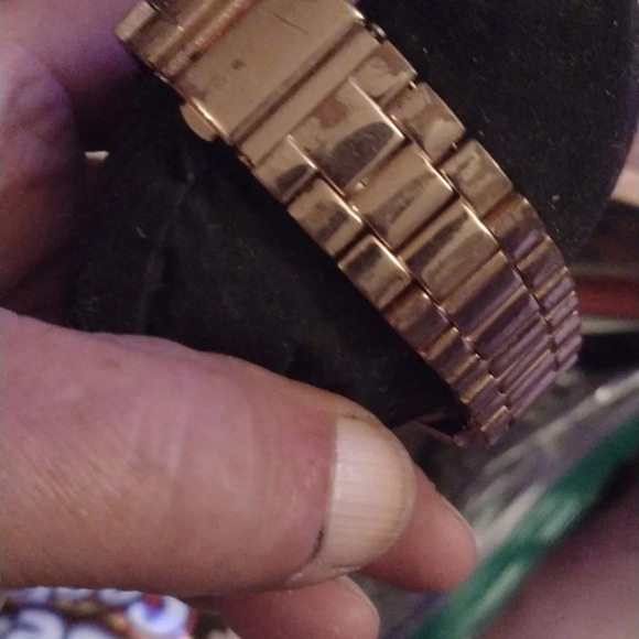 Goldtone men's Watch - Picture 2 of 2